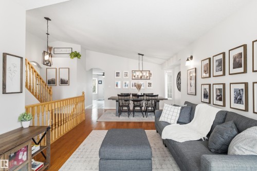4847 152 Avenue, Edmonton, AB - Indoor Photo Showing Living Room