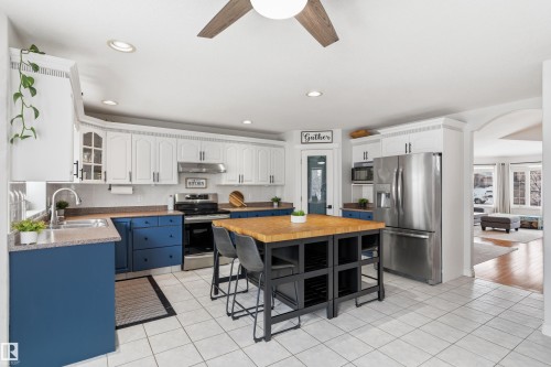 4847 152 Avenue, Edmonton, AB - Indoor Photo Showing Kitchen With Double Sink