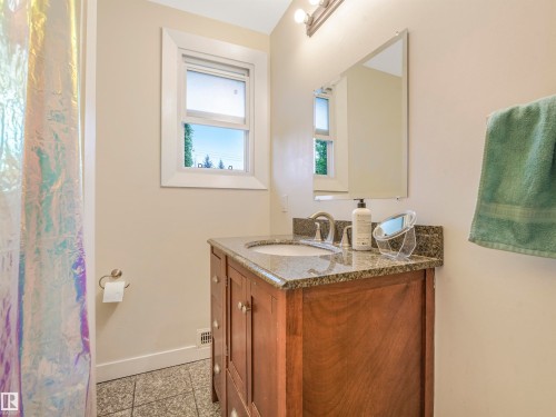 Bathroom - 14612 93 Ave Nw, Edmonton, AB 