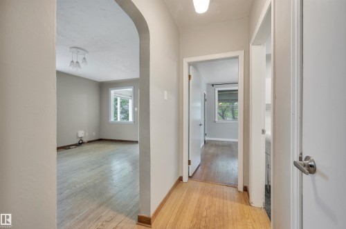 Entryway featuring wood-finish flooring and light gray painted walls - 9624 77 Avenue, Edmonton, AB 