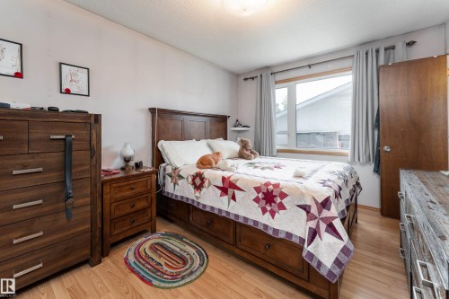 9559 145 Avenue, Edmonton, AB 