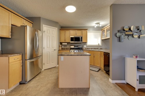 2208 Baker Close, Edmonton, AB 