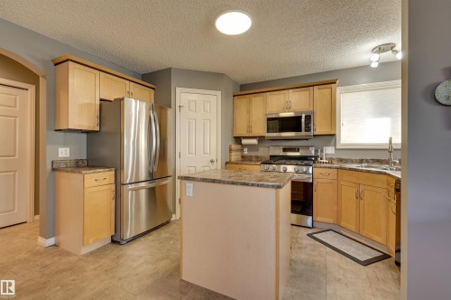 2208 Baker Close, Edmonton, AB 