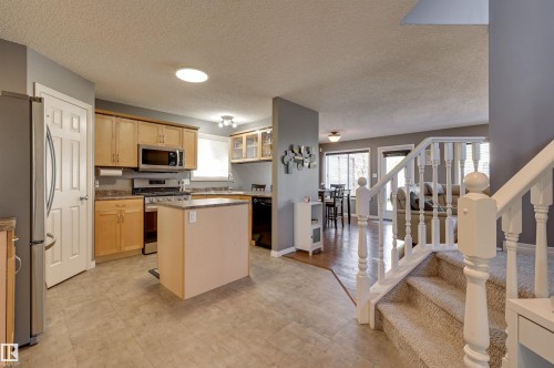 2208 Baker Close, Edmonton, AB 