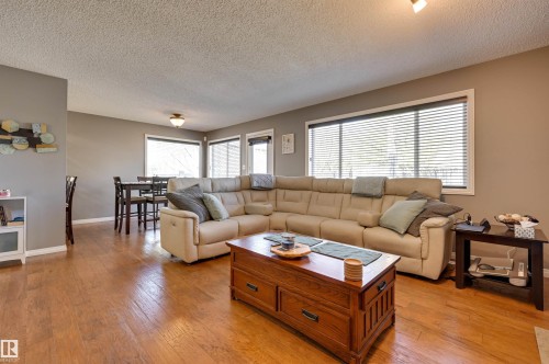 2208 Baker Close, Edmonton, AB 