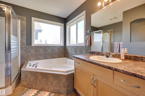2208 Baker Close, Edmonton, AB 
