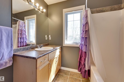 2208 Baker Close, Edmonton, AB 