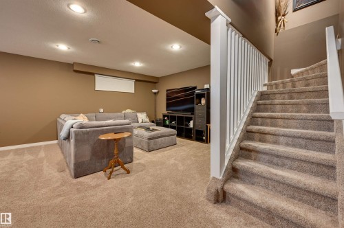 2208 Baker Close, Edmonton, AB 