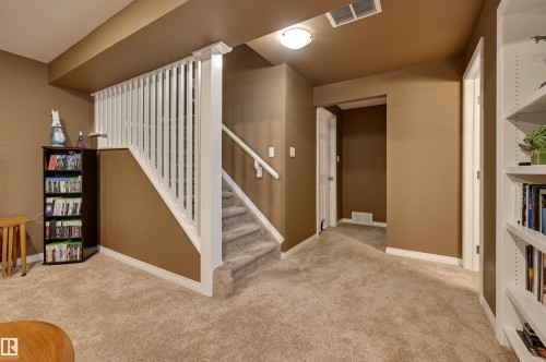 2208 Baker Close, Edmonton, AB 