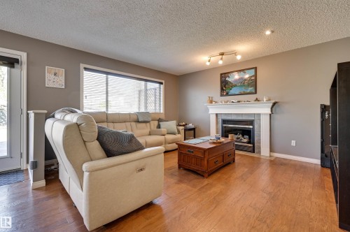 2208 Baker Close, Edmonton, AB 