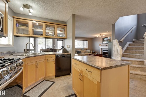2208 Baker Close, Edmonton, AB 