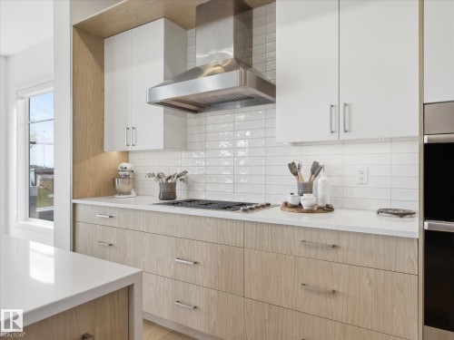 1558 Howes Place, Edmonton, AB - Indoor Photo Showing Kitchen With Upgraded Kitchen
