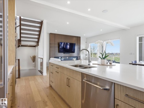 1558 Howes Place, Edmonton, AB - Indoor Photo Showing Kitchen With Double Sink