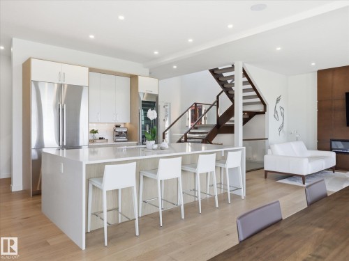 1558 Howes Place, Edmonton, AB - Indoor Photo Showing Kitchen With Upgraded Kitchen