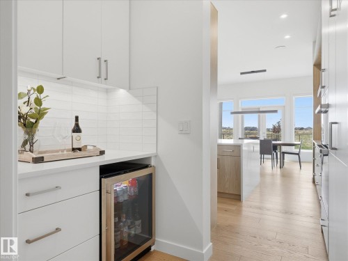 1558 Howes Place, Edmonton, AB - Indoor Photo Showing Kitchen