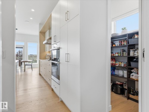 1558 Howes Place, Edmonton, AB - Indoor Photo Showing Kitchen