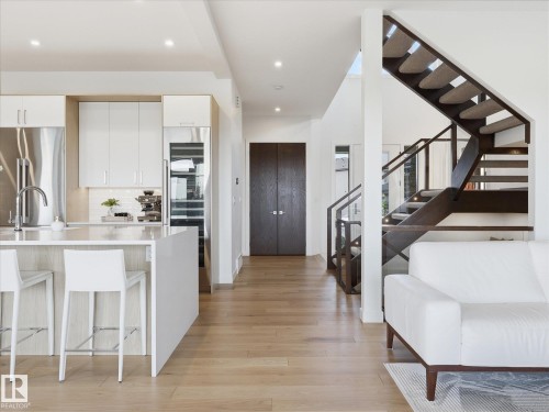 1558 Howes Place, Edmonton, AB - Indoor Photo Showing Kitchen With Upgraded Kitchen