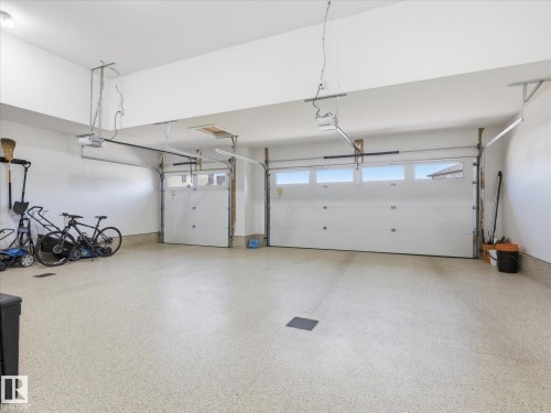 1558 Howes Place, Edmonton, AB - Indoor Photo Showing Garage