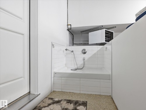1558 Howes Place, Edmonton, AB - Indoor