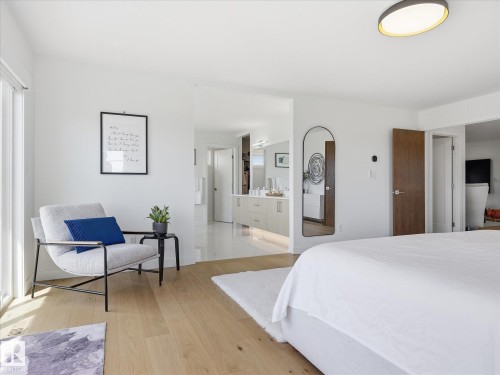 1558 Howes Place, Edmonton, AB - Indoor Photo Showing Bedroom