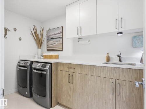 1558 Howes Place, Edmonton, AB - Indoor Photo Showing Laundry Room