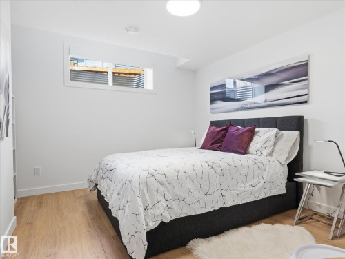 1558 Howes Place, Edmonton, AB - Indoor Photo Showing Bedroom