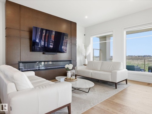 1558 Howes Place, Edmonton, AB - Indoor Photo Showing Living Room