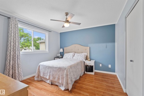 17007 95 Street, Edmonton, AB 