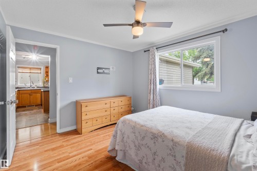 17007 95 Street, Edmonton, AB 