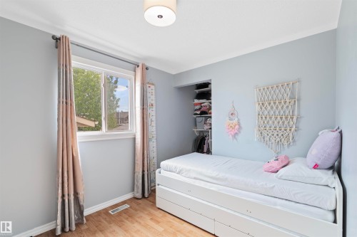 17007 95 Street, Edmonton, AB 