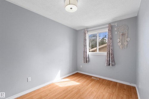 17007 95 Street, Edmonton, AB 