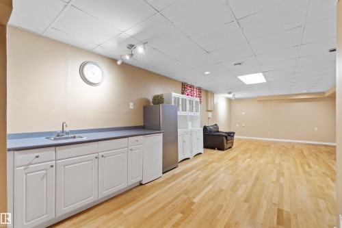 17007 95 Street, Edmonton, AB 