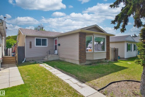 17007 95 Street, Edmonton, AB 