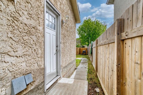 17007 95 Street, Edmonton, AB 