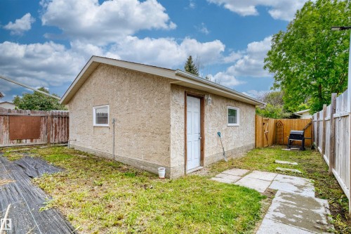 17007 95 Street, Edmonton, AB 