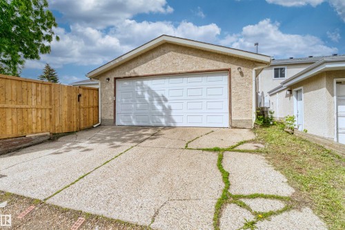 17007 95 Street, Edmonton, AB 