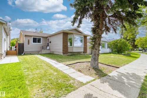 17007 95 Street, Edmonton, AB 