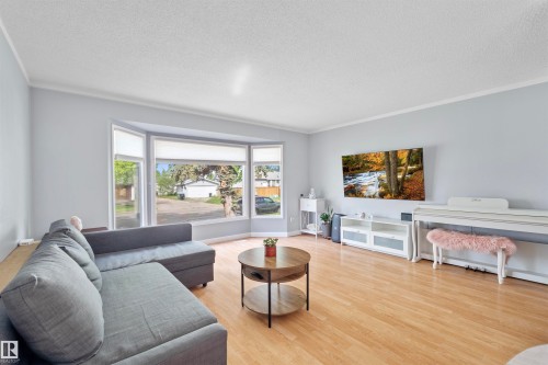 17007 95 Street, Edmonton, AB 