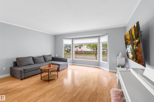 17007 95 Street, Edmonton, AB 