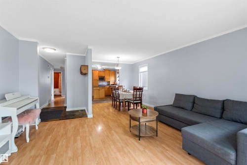17007 95 Street, Edmonton, AB 