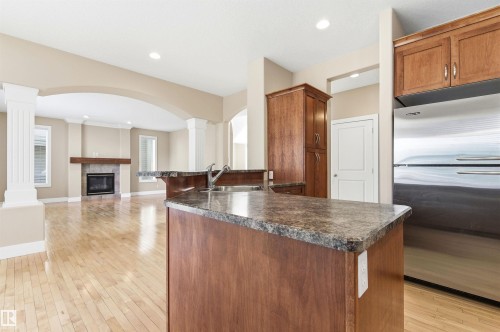 1512 Thorogood Close, Edmonton, AB 