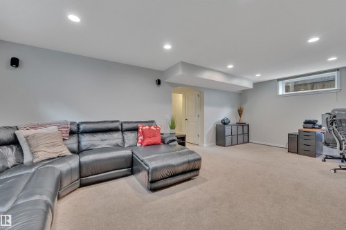 52 Selkirk Place, Leduc, AB 
