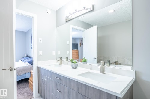 1124 161 Street, Edmonton, AB - Indoor Photo Showing Bathroom