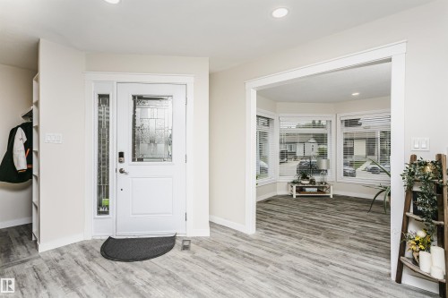 Entrance foyer - 5610 57 Avenue, Beaumont, AB 