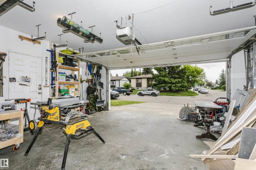 Single-bay garage with overhead door opener and concrete flooring - 5610 57 Avenue, Beaumont, AB 