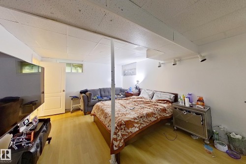 Image quality insufficient for description - 3054 28 Avenue, Edmonton, AB 