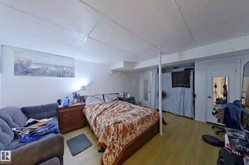Image quality insufficient for description - 3054 28 Avenue, Edmonton, AB 