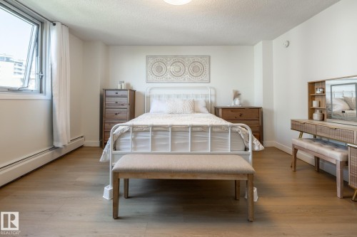 Light wood-finish flooring complements the neutral wall tones - 807 10011 116 Street, Edmonton, AB 