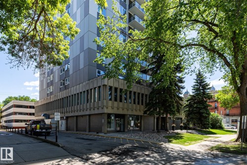 High-rise building with a multi-toned grey facade and a ground-level concrete architectural base - 807 10011 116 Street, Edmonton, AB 