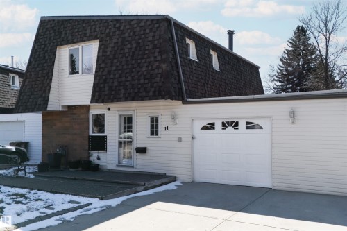 Gambrel roofline with dormer windows - 11 Greenfield Estates, St. Albert, AB 